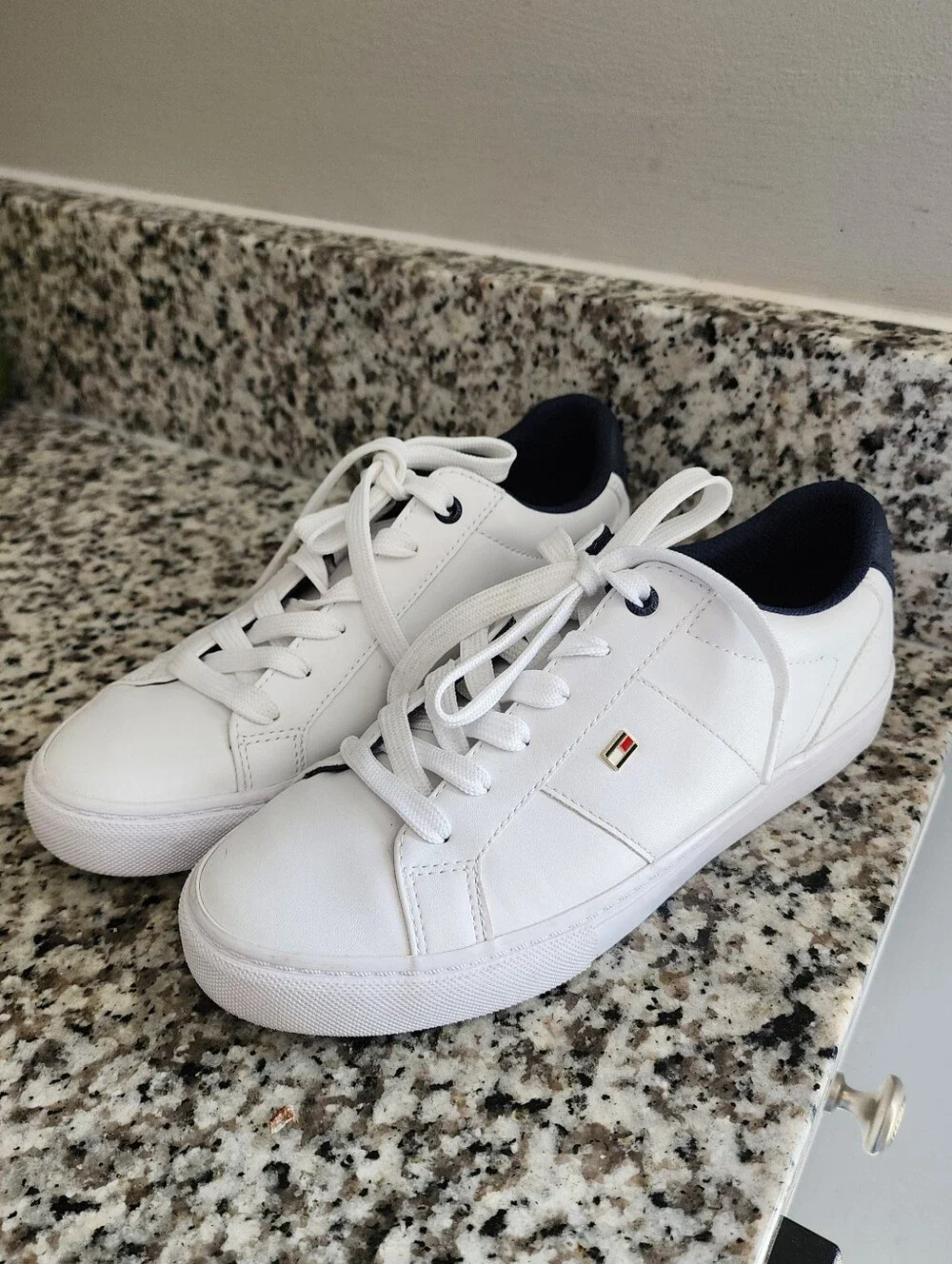 Tommy Hilfiger White Low Top Sneakers Women’s Size 8M